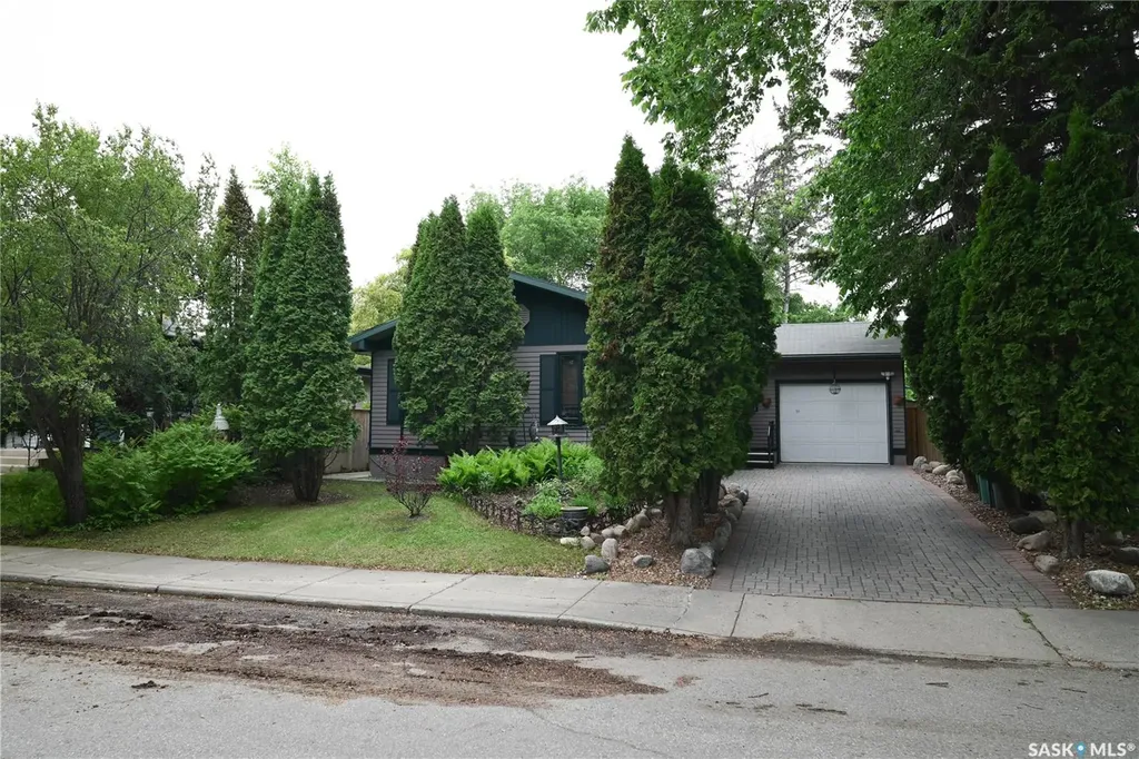 75 Richmond Crescent Saskatoon SK S7K 1A9