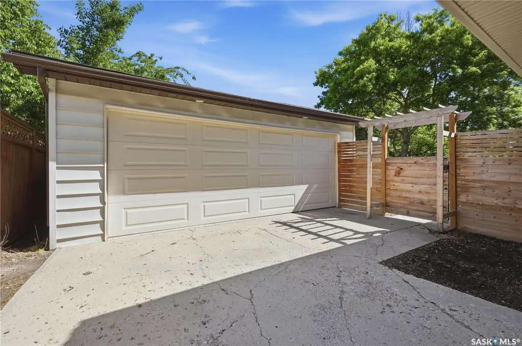 110 Laubach Crescent Regina SK S4S 6M3