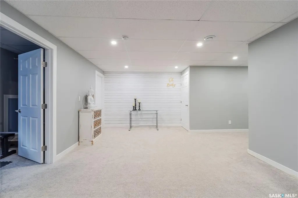 940 Bradley Street Moose Jaw SK S6H 3M4