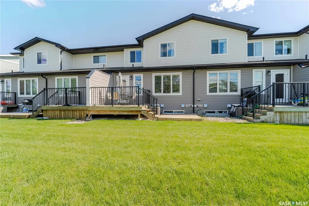 940 Bradley Street Moose Jaw SK S6H 3M4