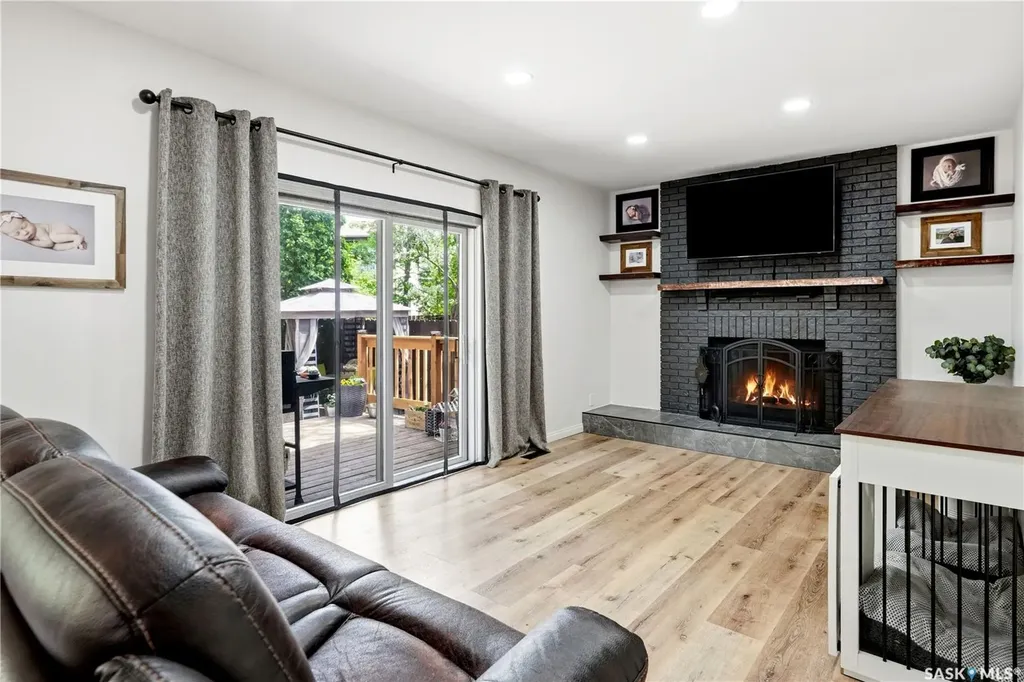 2206 Hanover Crescent E Regina SK S4V 0Z6