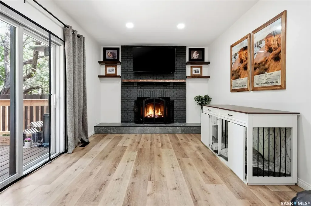 2206 Hanover Crescent E Regina SK S4V 0Z6