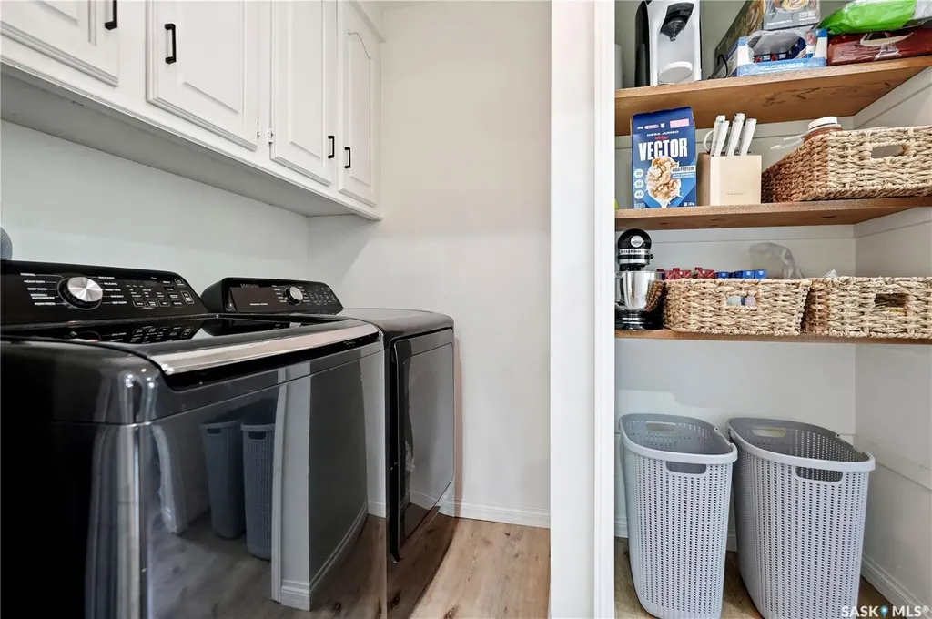 2206 Hanover Crescent E Regina SK S4V 0Z6