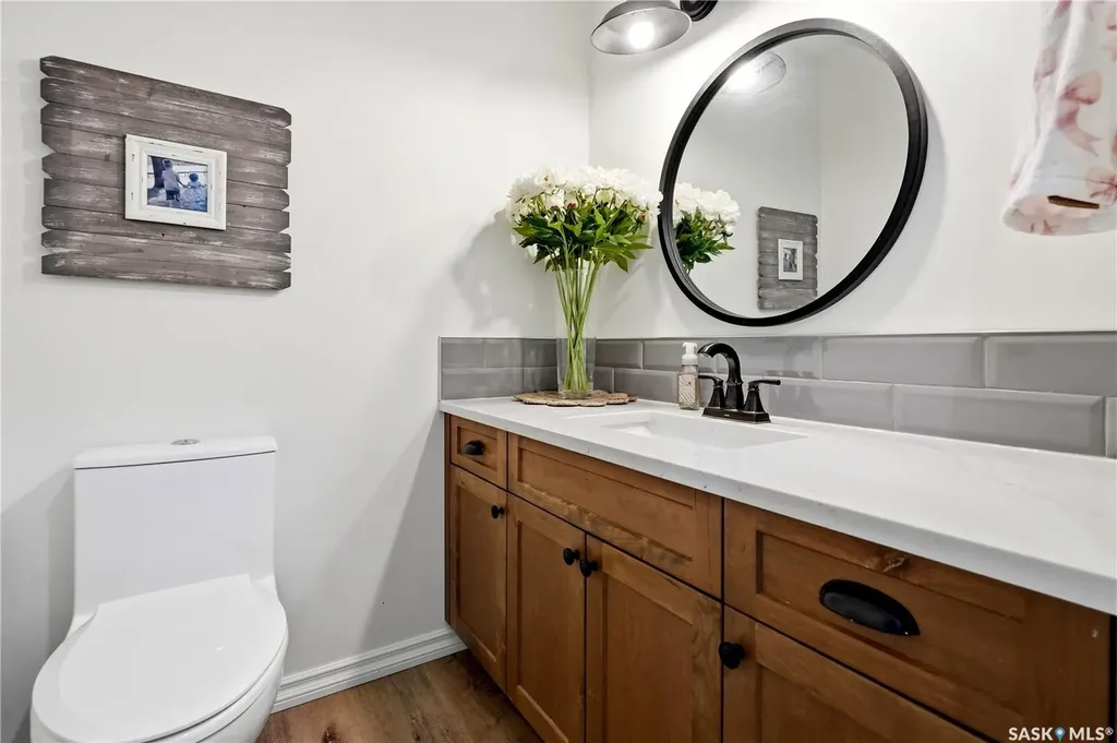 2206 Hanover Crescent E Regina SK S4V 0Z6