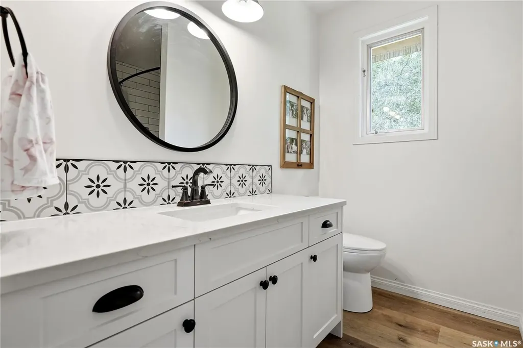 2206 Hanover Crescent E Regina SK S4V 0Z6