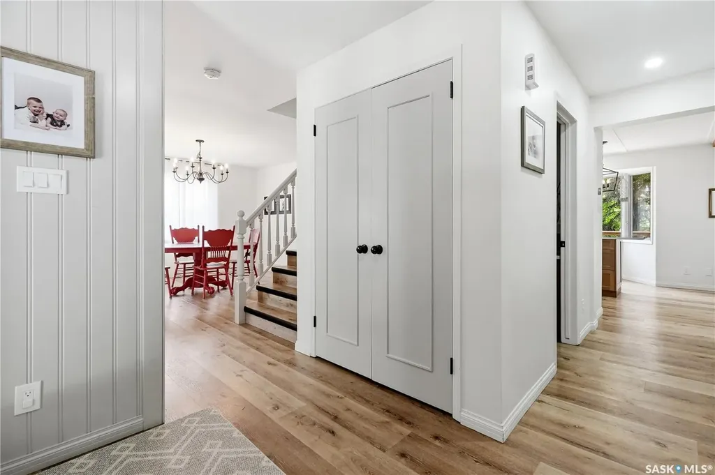 2206 Hanover Crescent E Regina SK S4V 0Z6