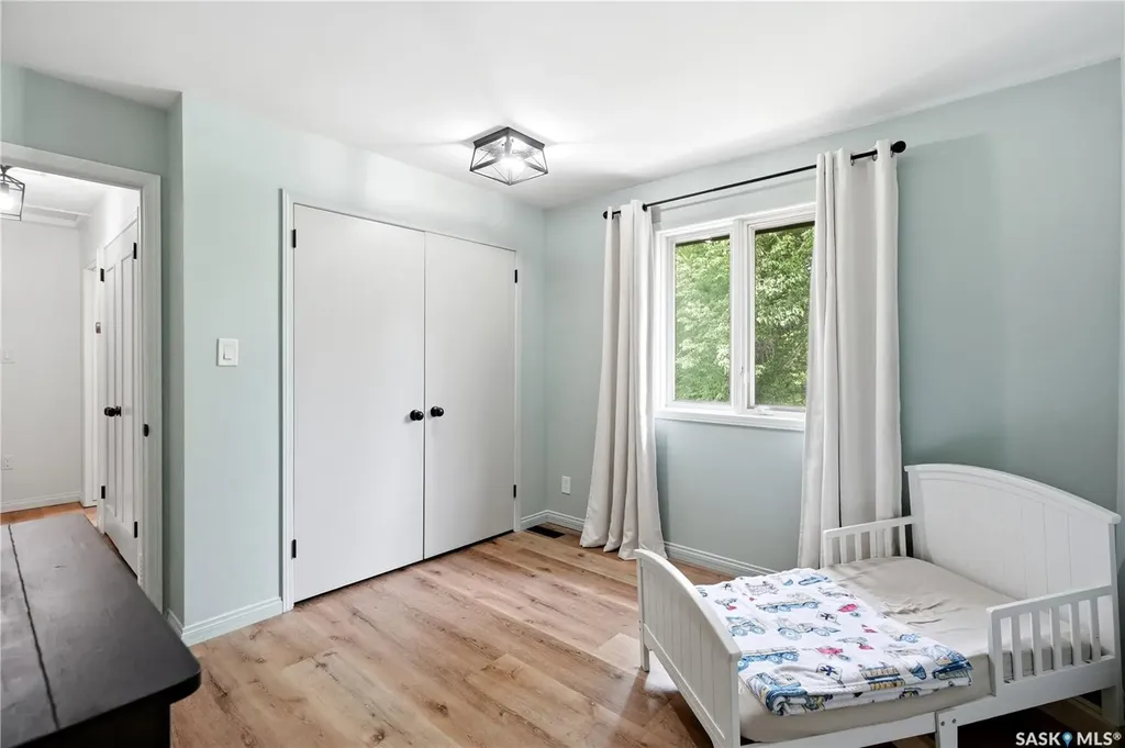 2206 Hanover Crescent E Regina SK S4V 0Z6
