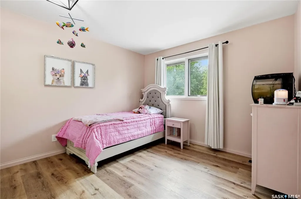 2206 Hanover Crescent E Regina SK S4V 0Z6