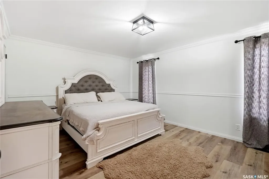 2206 Hanover Crescent E Regina SK S4V 0Z6