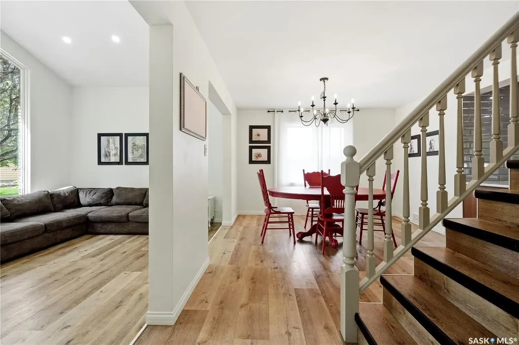 2206 Hanover Crescent E Regina SK S4V 0Z6