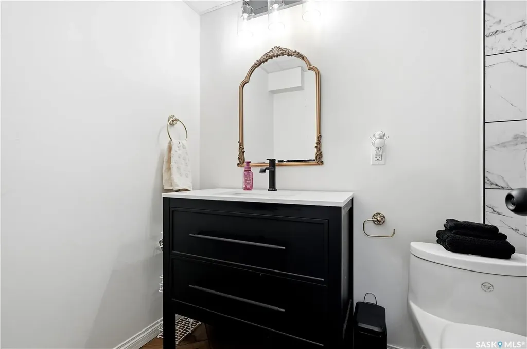 2206 Hanover Crescent E Regina SK S4V 0Z6