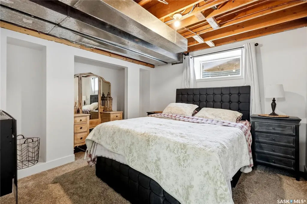 2206 Hanover Crescent E Regina SK S4V 0Z6