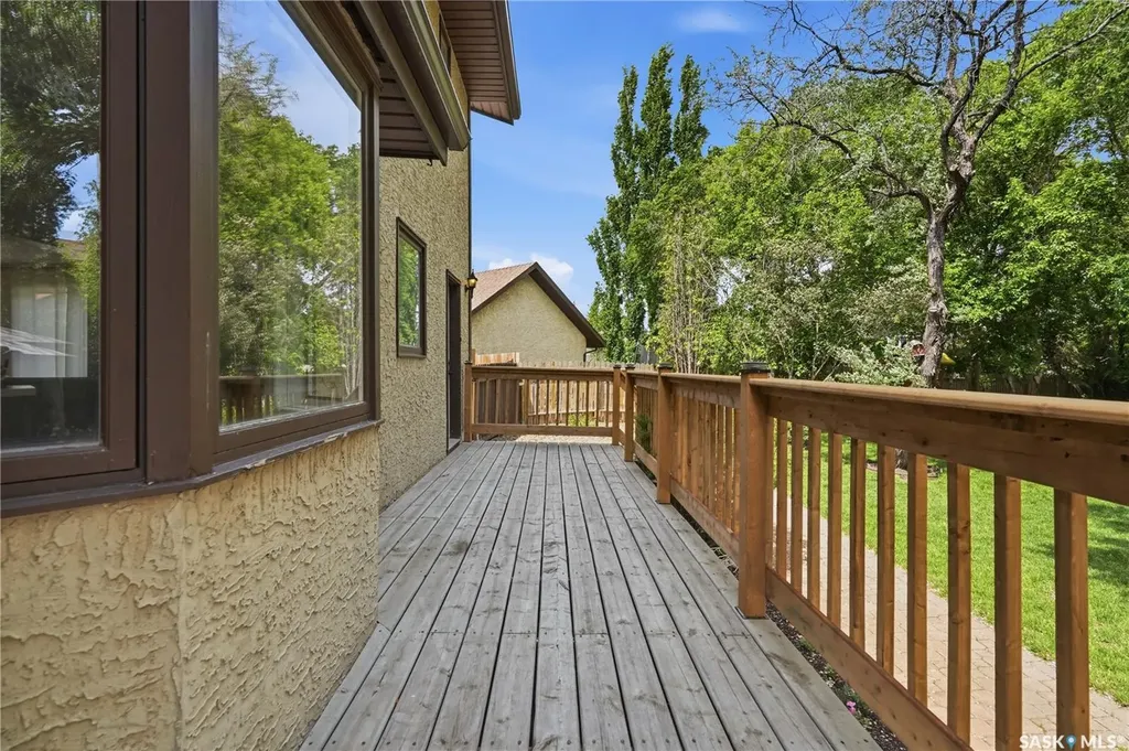 2206 Hanover Crescent E Regina SK S4V 0Z6