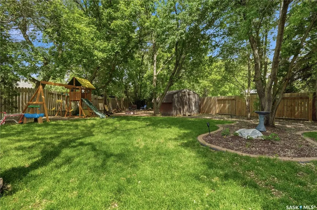 2206 Hanover Crescent E Regina SK S4V 0Z6