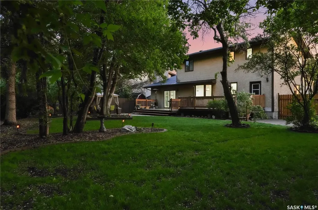 2206 Hanover Crescent E Regina SK S4V 0Z6