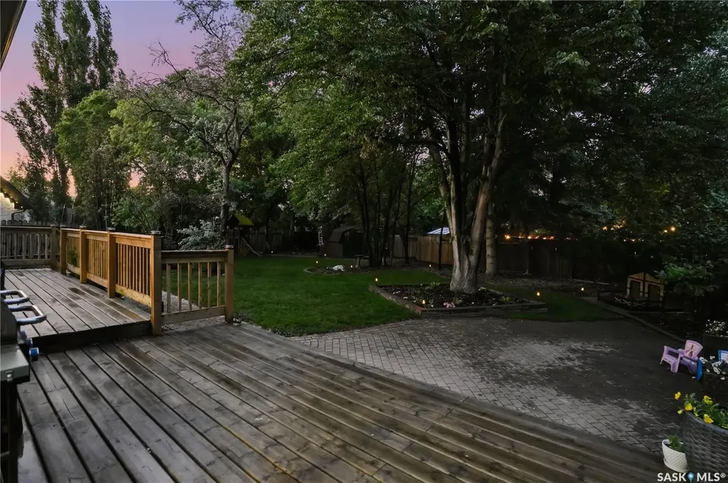 2206 Hanover Crescent E Regina SK S4V 0Z6