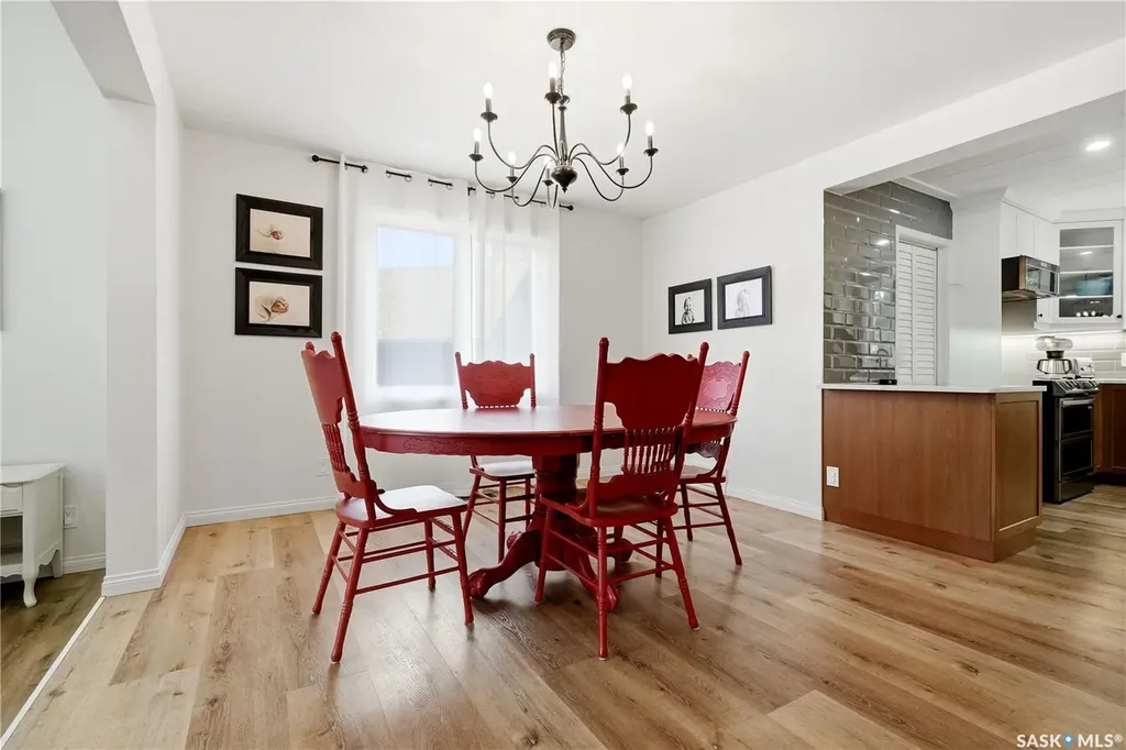 2206 Hanover Crescent E Regina SK S4V 0Z6