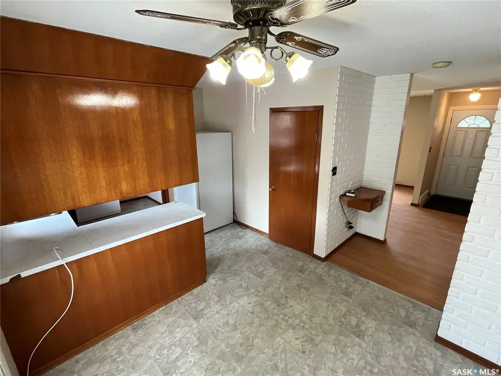 337 Mcintosh Street N Regina SK S4R 5A1
