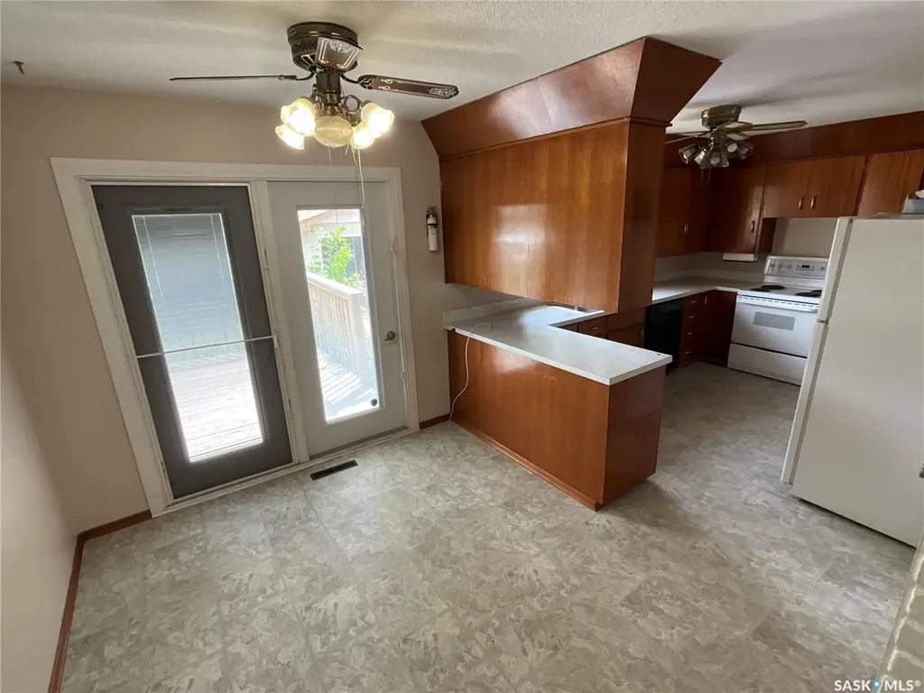 337 Mcintosh Street N Regina SK S4R 5A1