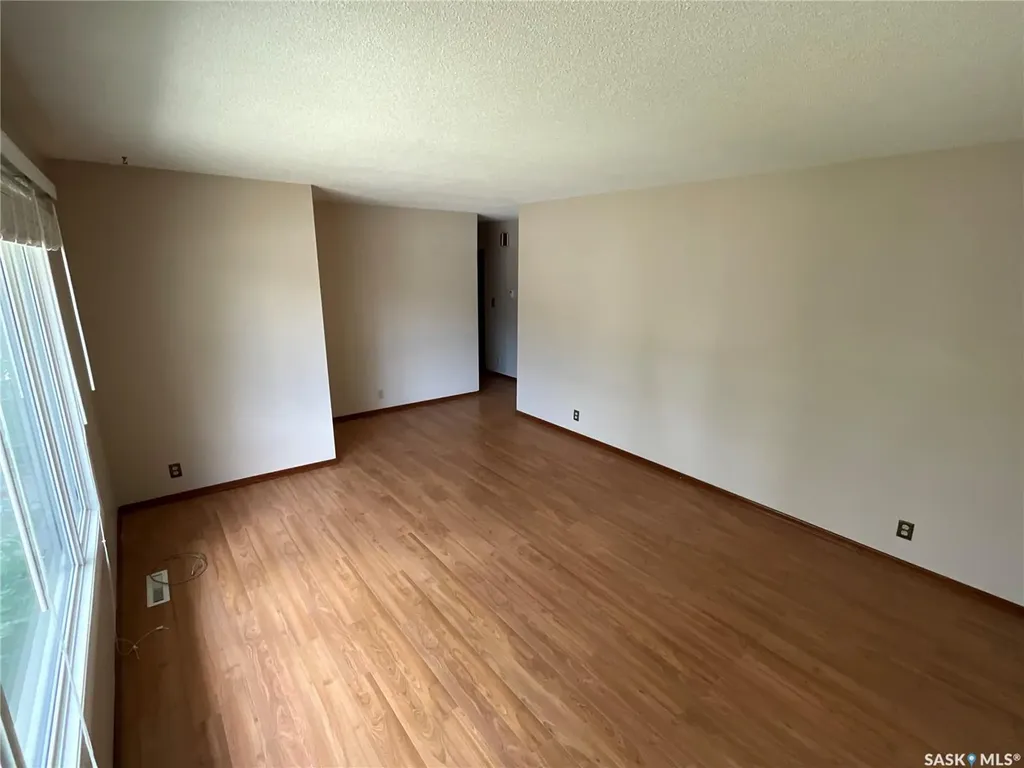337 Mcintosh Street N Regina SK S4R 5A1