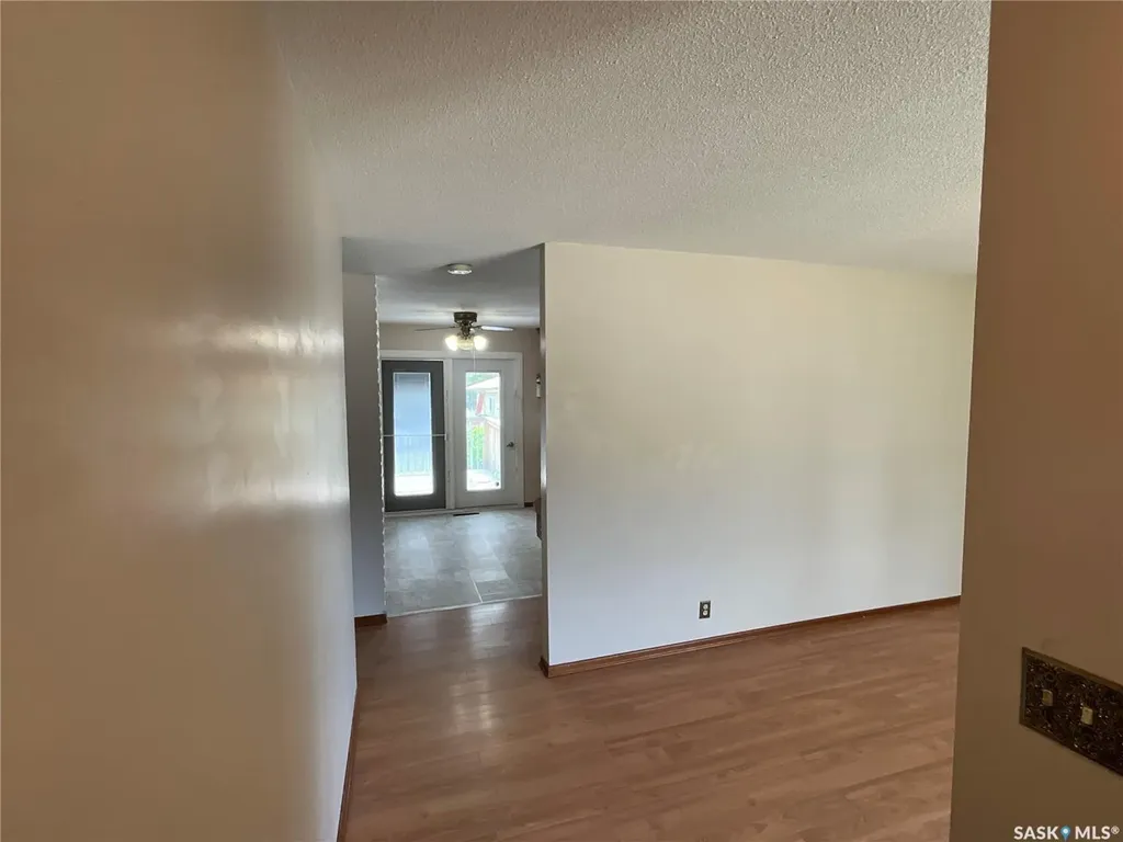 337 Mcintosh Street N Regina SK S4R 5A1