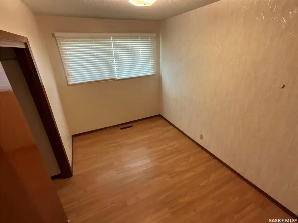 337 Mcintosh Street N Regina SK S4R 5A1