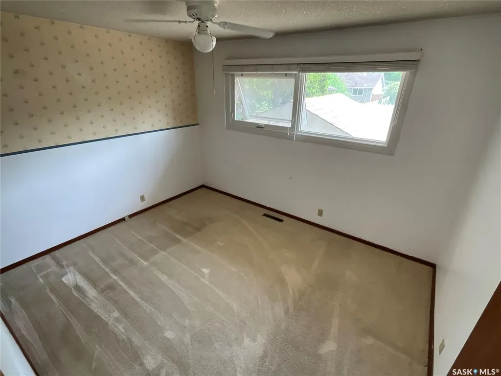 337 Mcintosh Street N Regina SK S4R 5A1