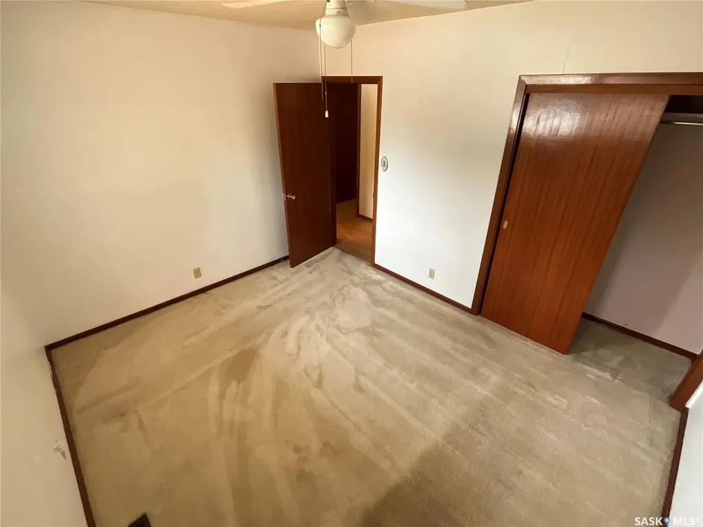 337 Mcintosh Street N Regina SK S4R 5A1
