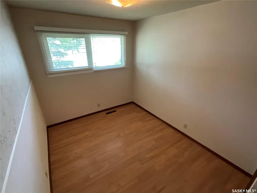 337 Mcintosh Street N Regina SK S4R 5A1