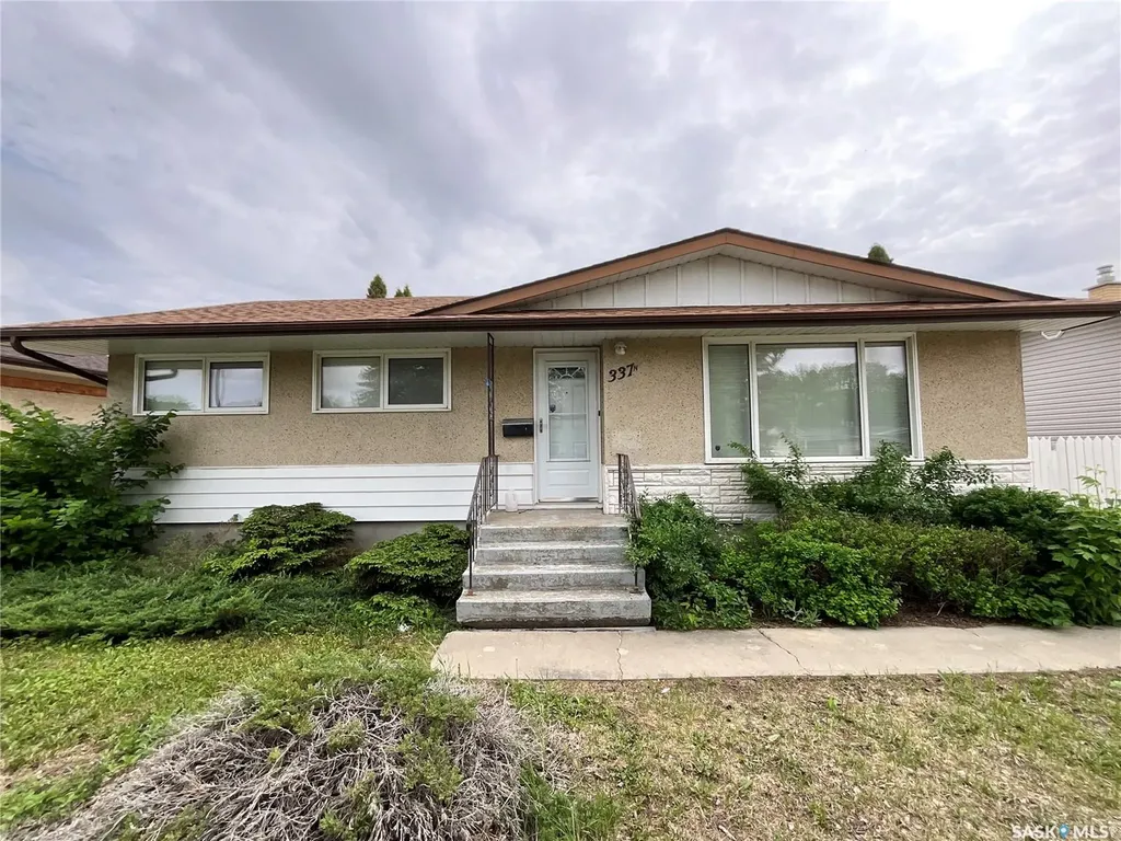 337 Mcintosh Street N Regina SK S4R 5A1