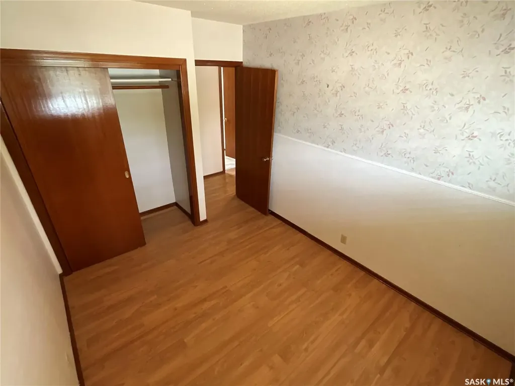 337 Mcintosh Street N Regina SK S4R 5A1