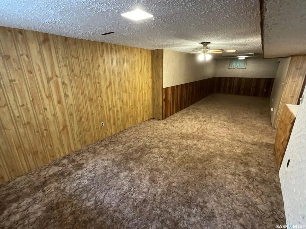 337 Mcintosh Street N Regina SK S4R 5A1
