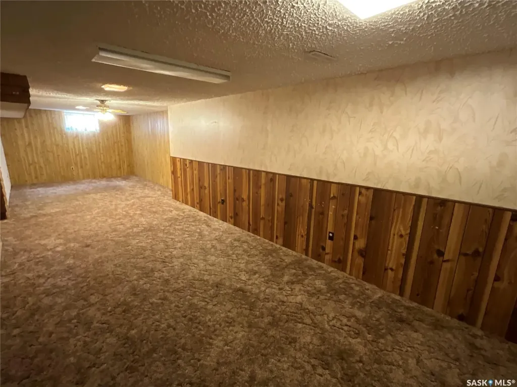 337 Mcintosh Street N Regina SK S4R 5A1