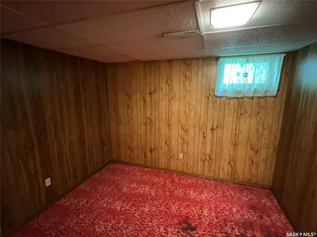 337 Mcintosh Street N Regina SK S4R 5A1
