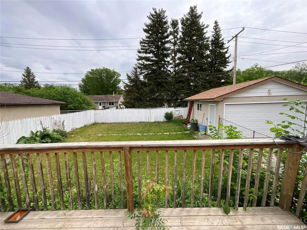 337 Mcintosh Street N Regina SK S4R 5A1
