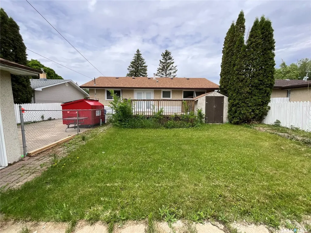 337 Mcintosh Street N Regina SK S4R 5A1