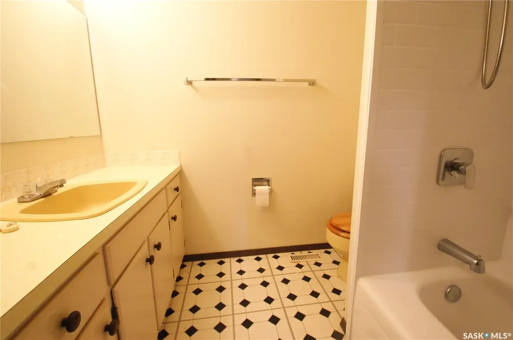 99 Assiniboine Drive Saskatoon SK S7K 4E7