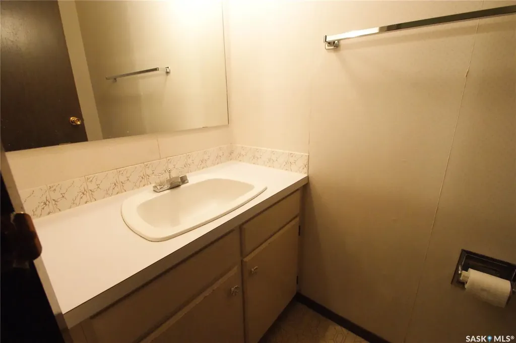 99 Assiniboine Drive Saskatoon SK S7K 4E7