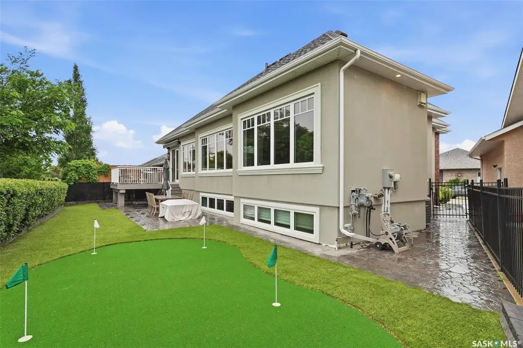 59 Briarvale Crescent Saskatoon SK S7V 0B2