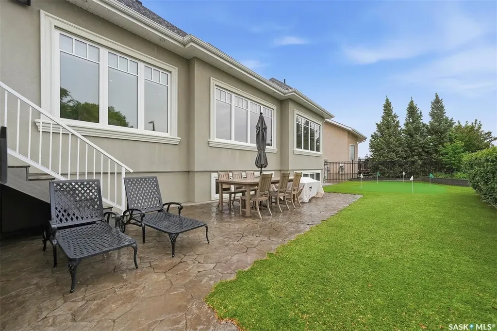 59 Briarvale Crescent Saskatoon SK S7V 0B2