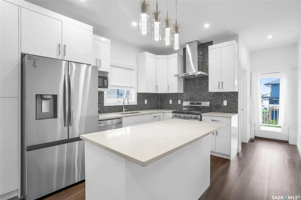 715 Bentley Manor Saskatoon SK S7L 6P2