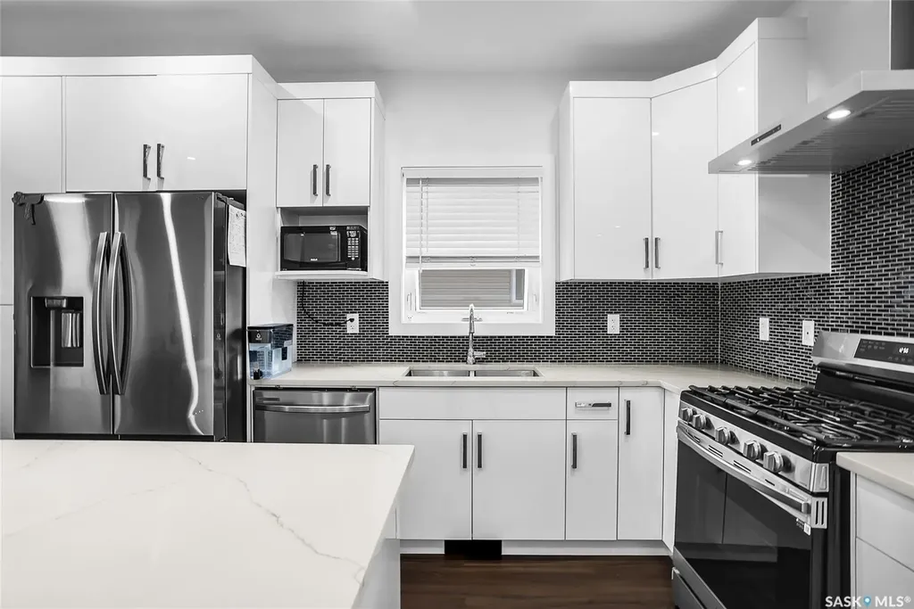 715 Bentley Manor Saskatoon SK S7L 6P2