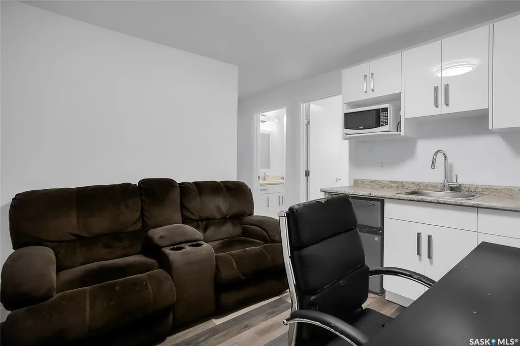 715 Bentley Manor Saskatoon SK S7L 6P2
