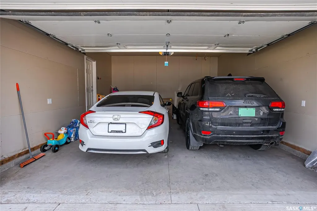 715 Bentley Manor Saskatoon SK S7L 6P2