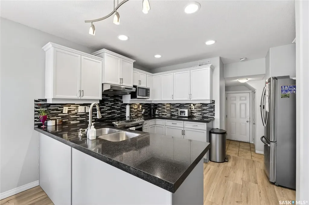 526 Beckett Crescent Saskatoon SK S7N 4X3