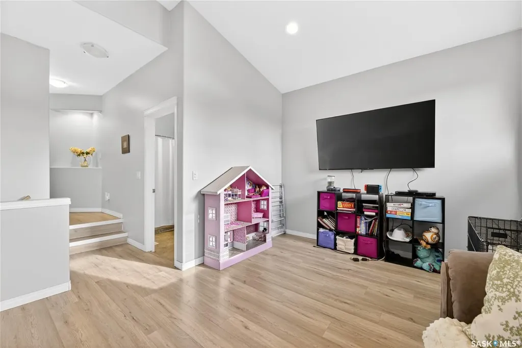 526 Beckett Crescent Saskatoon SK S7N 4X3