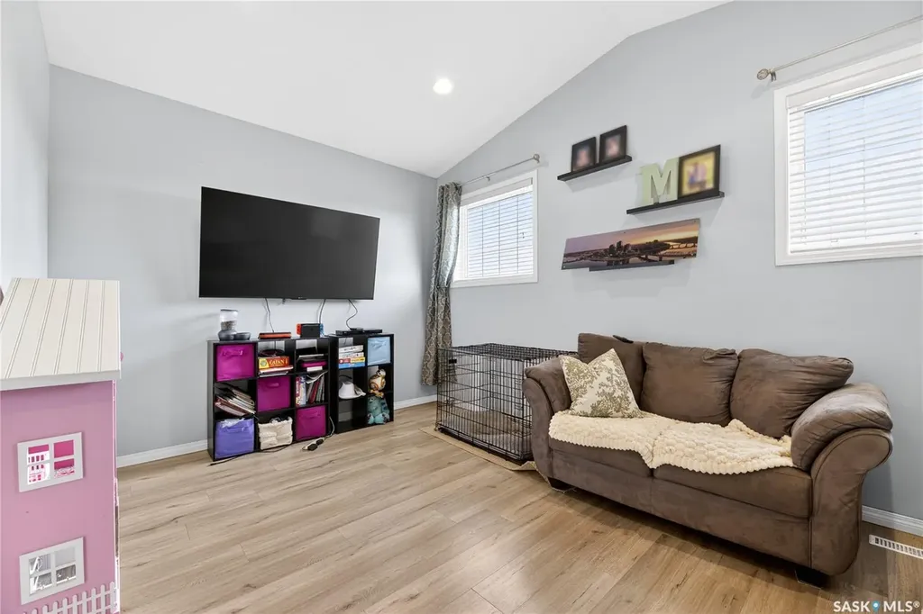 526 Beckett Crescent Saskatoon SK S7N 4X3