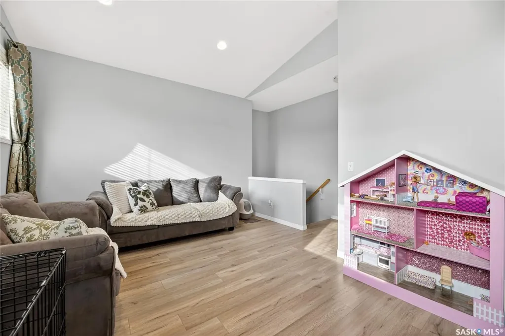 526 Beckett Crescent Saskatoon SK S7N 4X3