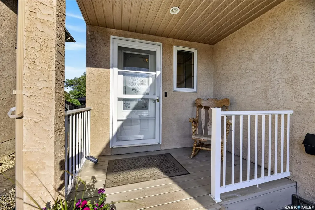 526 Beckett Crescent Saskatoon SK S7N 4X3