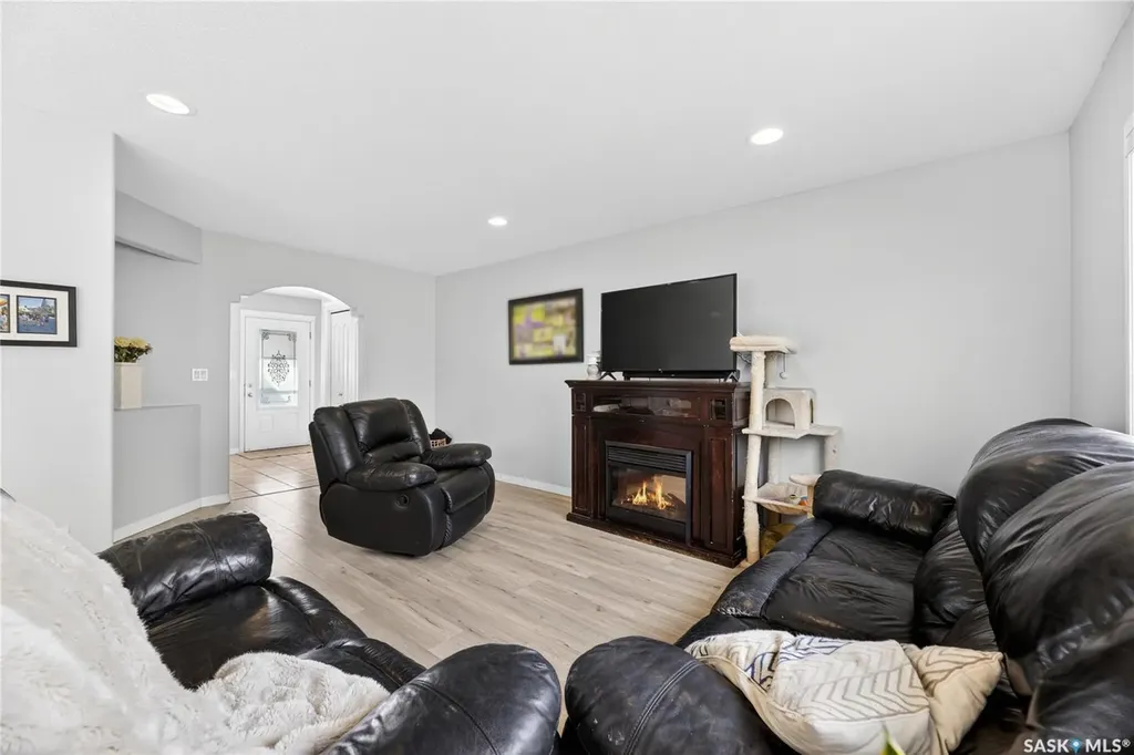 526 Beckett Crescent Saskatoon SK S7N 4X3